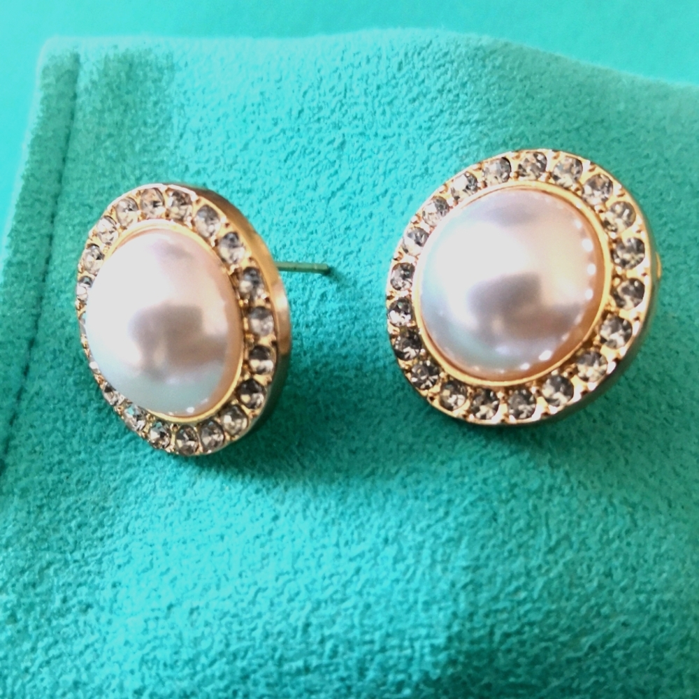 New 💕❤️❤️ earrings 😍 Pearls 🌼